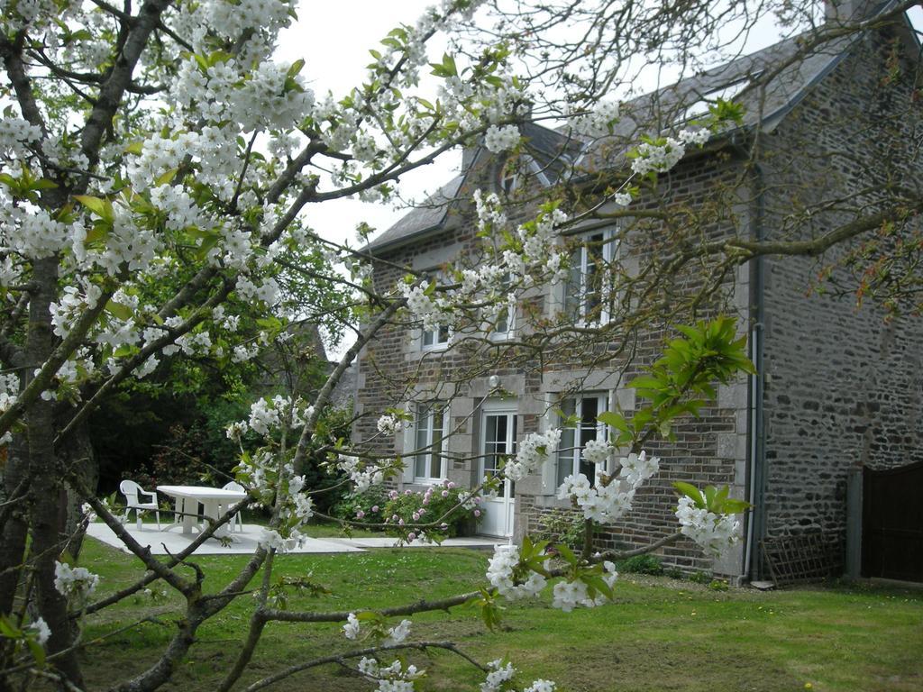 St Michel Villa Vains Bagian luar foto